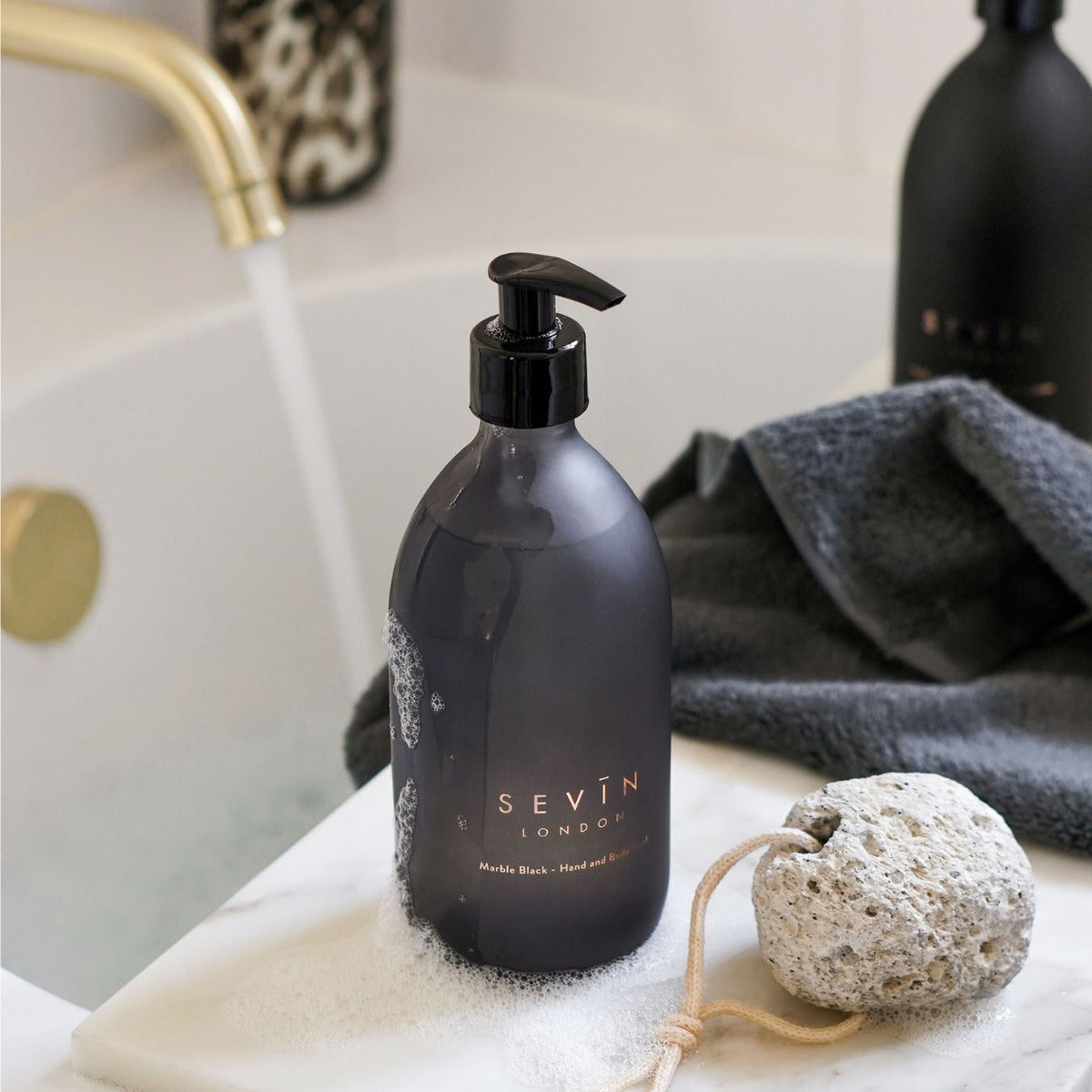 sevin-london-black-bottles-lotion. A bold, warm scent built around oud and bergamot, with clove at the heart and a settling note of black pepper. Distinct, deeply aromatic and sophisticated. Marble Black