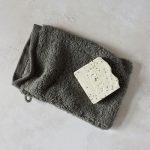 charcoal bath mitt